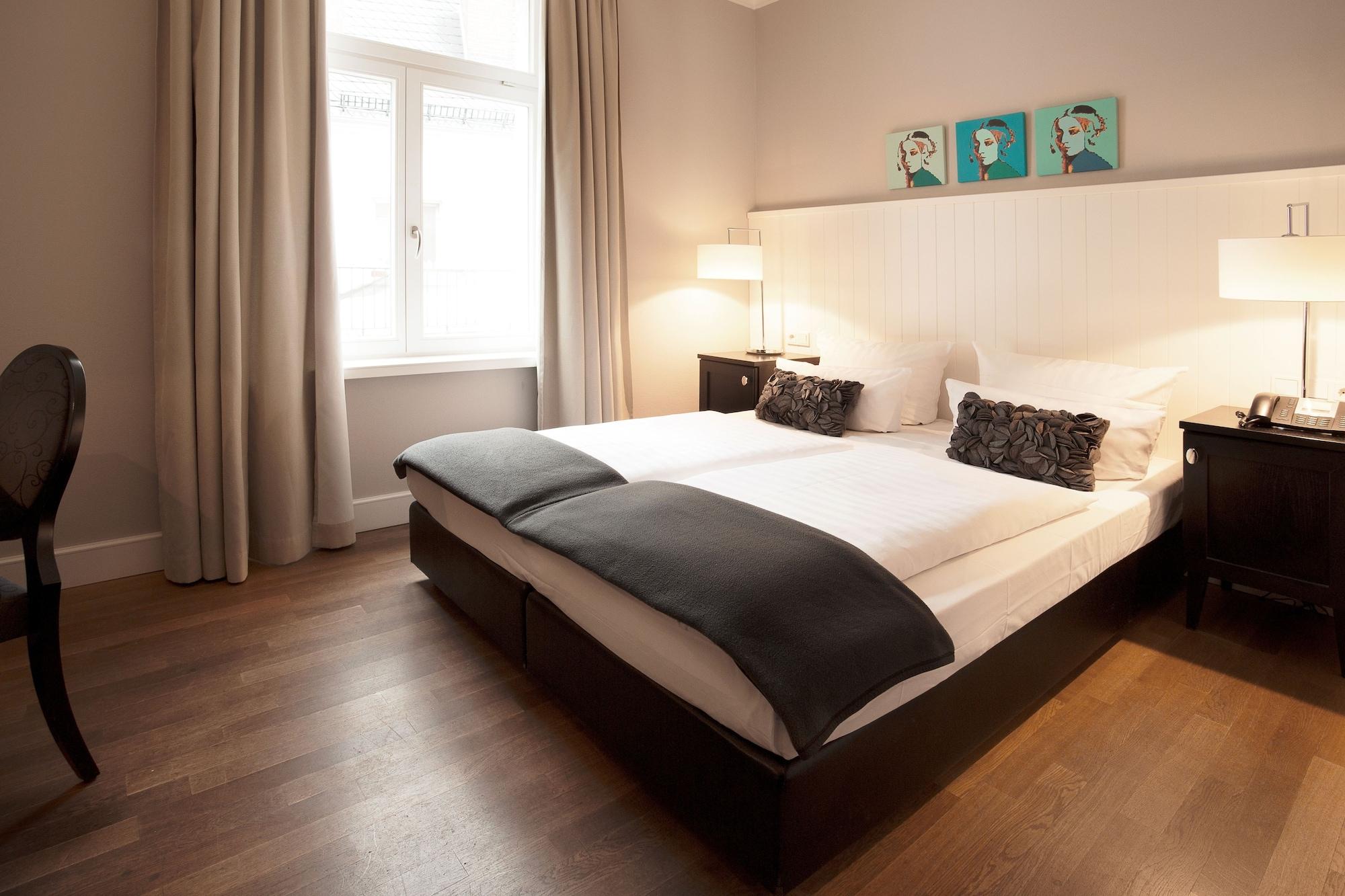 Victoria Hotel 4*