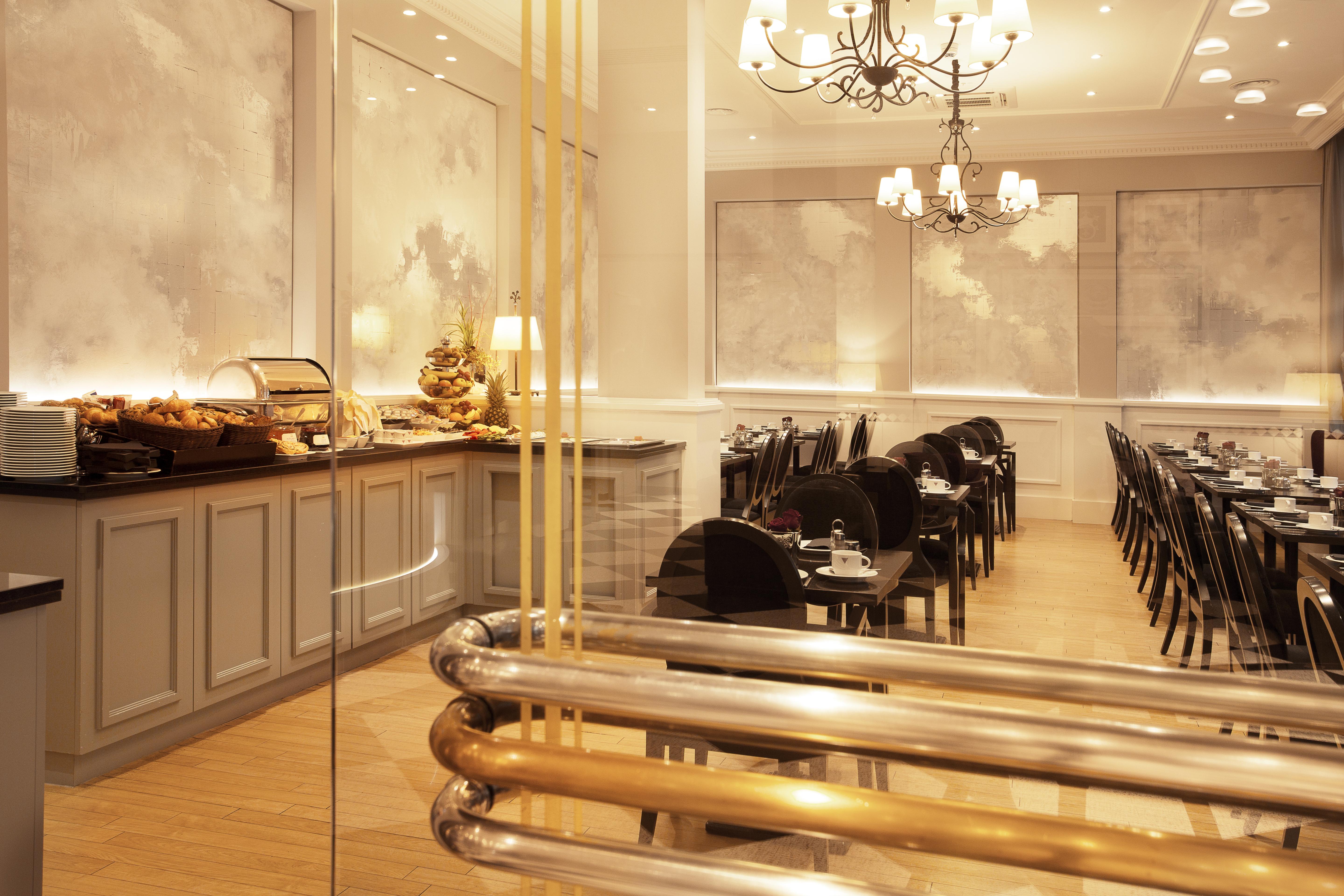 Victoria Hotel 4*